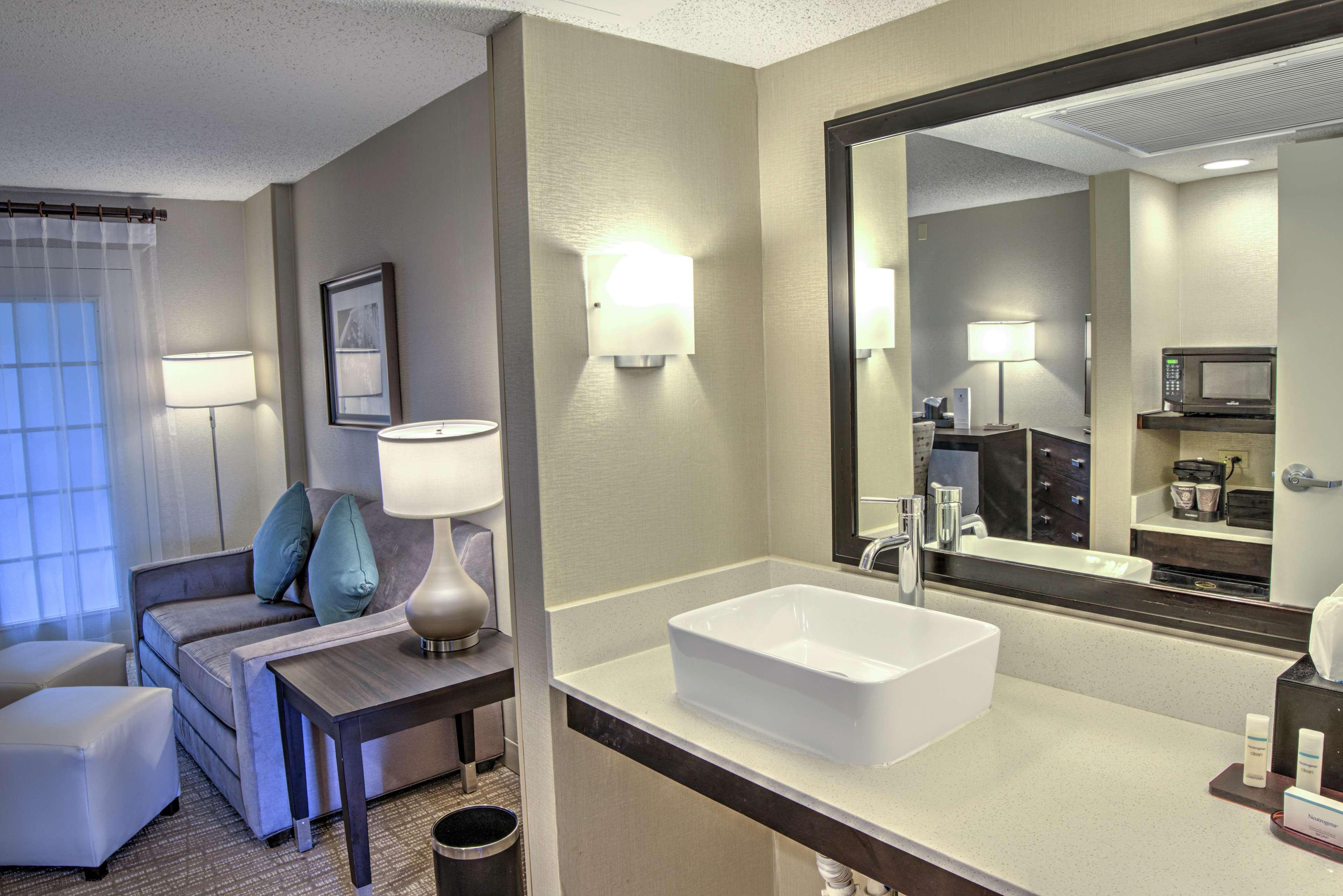 Embassy By Hilton North Hotel Indianapolis